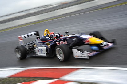 Verstappen wins rollercoaster race at Nurburgring