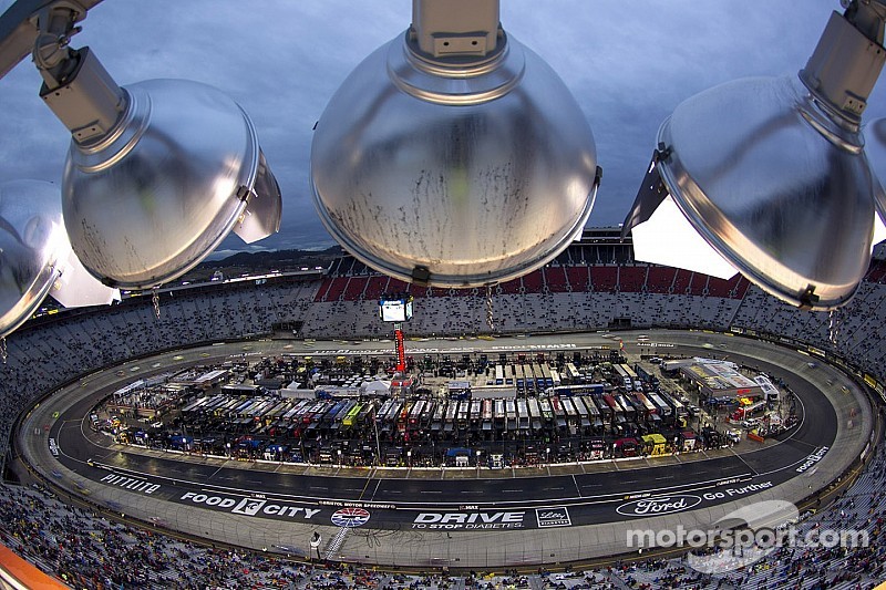 Bristol NASCAR fans: Will you "Stand With Smoke" on lap 14?