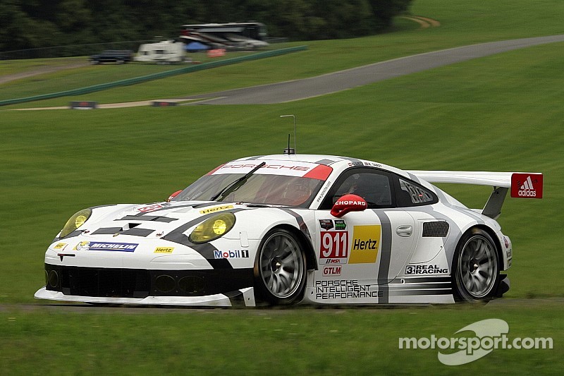 Richard Lietz suffers broken arm in practice crash - Magnussen will not race either