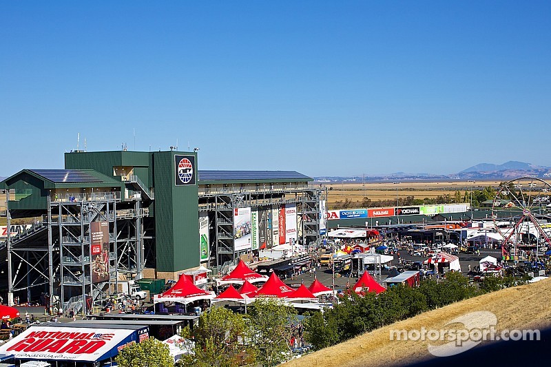 I went to a race, and an earthquake broke out