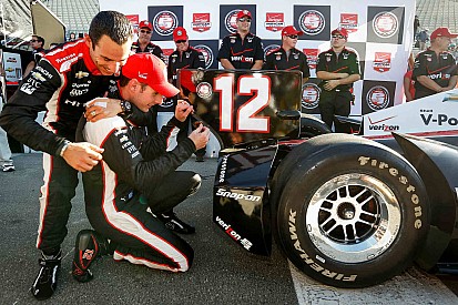 By the numbers: Power or Castroneves for IndyCar title?