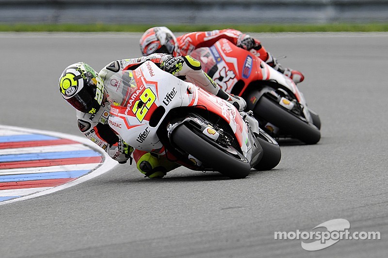 At Silverstone, Andrea Iannone seeks confirmation, Yonny Hernandez redemption