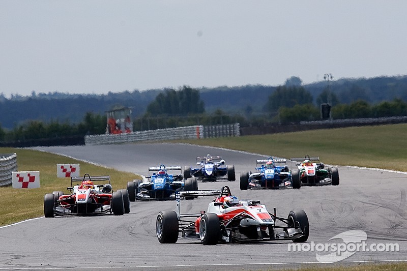 Ferrucci demolishes the opposition at Brands