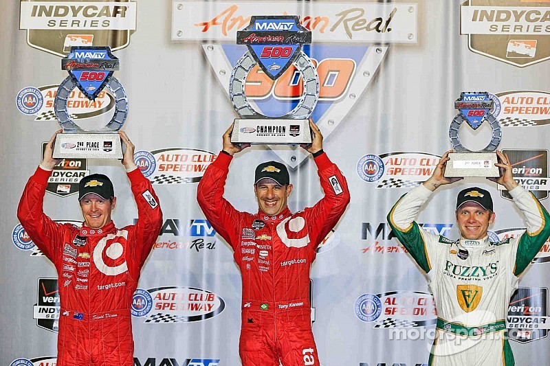 Podium: race winner Tony Kanaan, second place Scott Dixon, third place Ed Carpenter