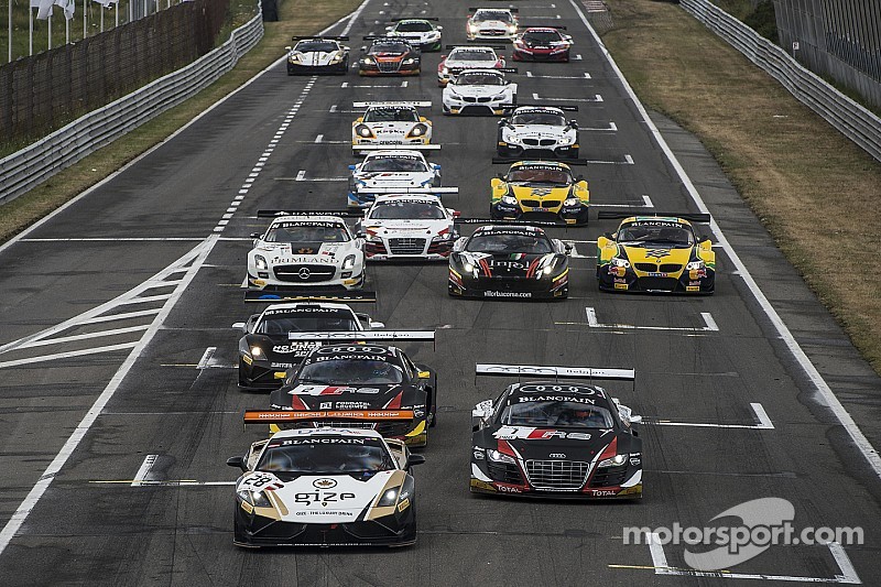 Start: #28 Grasser Racing Team Lamborghini LFII: Hari Proczyk, Jeroen Bleekemolen leads