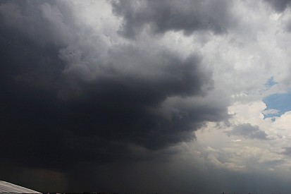 Golf ball sized hail halts practice for 24 Hours of Barcelona - photos