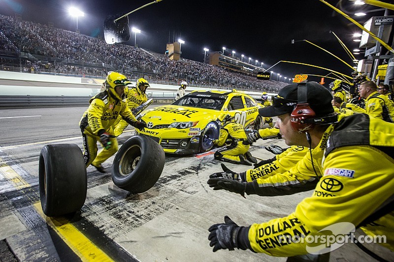 Swapping pit crews in NASCAR - Should it be allowed once Chase time comes around?