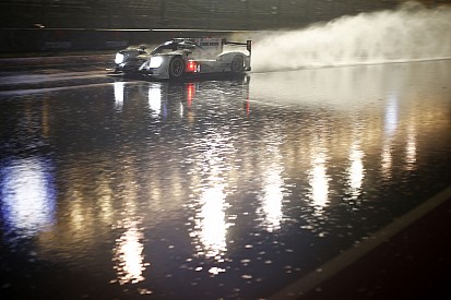 Carnage ensues as rain hits COTA - Race red flagged