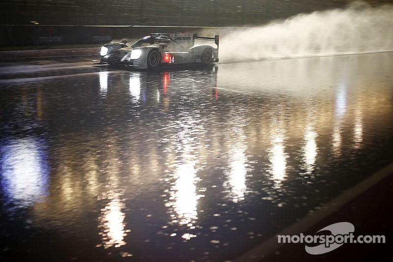Carnage ensues as rain hits COTA - Race red flagged