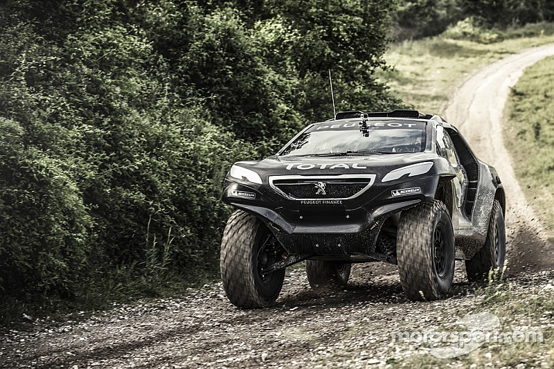 Peugeot tests 2008 DKR in France