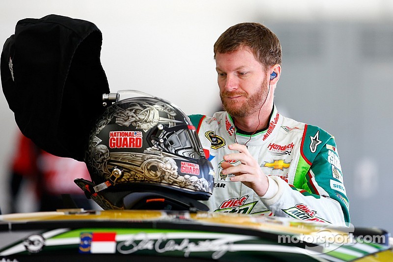 Steering wheel malfunctions for Dale Earnhardt Jr. in practice