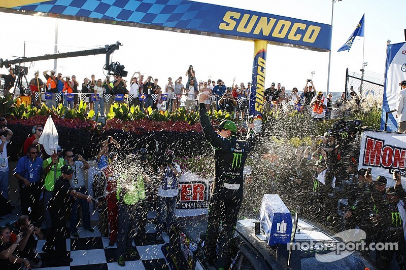 Kyle Busch cruises to carbon-copy Nationwide win at Dover