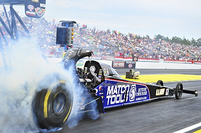 Antron Brown accelerates towards 2014 Top Fuel championship