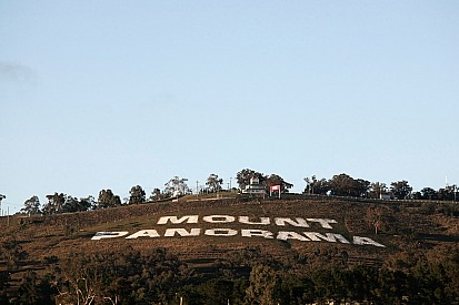 Red flag: Track coming apart at Bathurst, causes multiple crashes