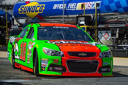 Danica Patrick leads at Talladega, but winds up in 19th