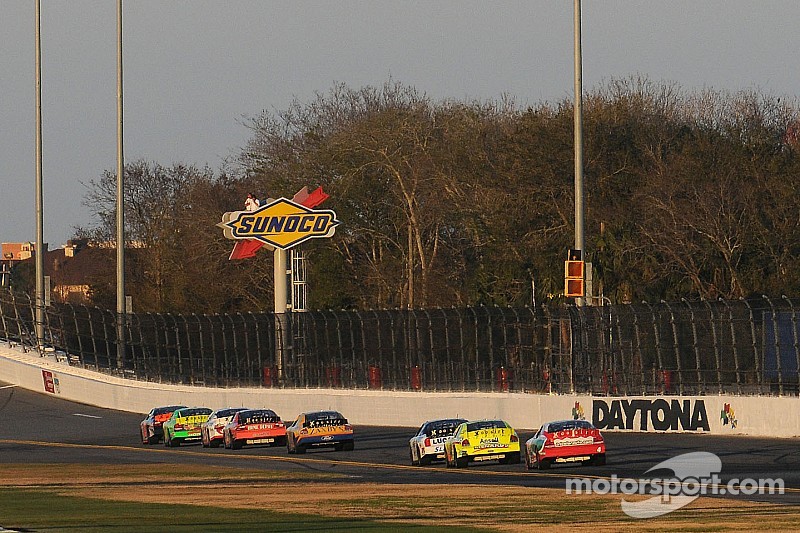 Race action on the Daytona back straight