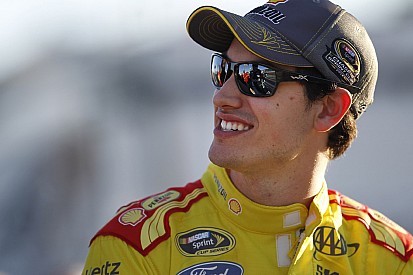 Despite Chase lead, Joey Logano focused on winning at Phoenix