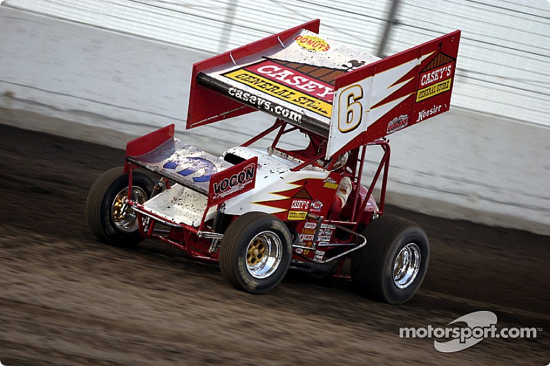 Brian Brown wins World of Outlaws season finale; Saldana seventh