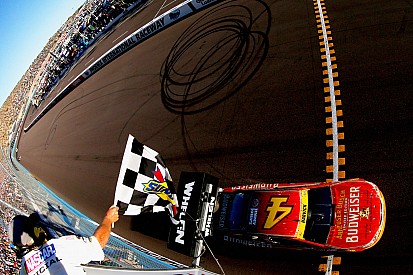 Harvick wins as Newman knocks Gordon out of the Chase