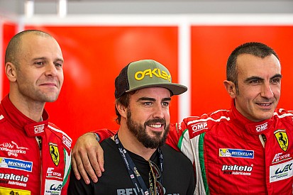 Alonso making the rounds around WEC paddock in Bahrain