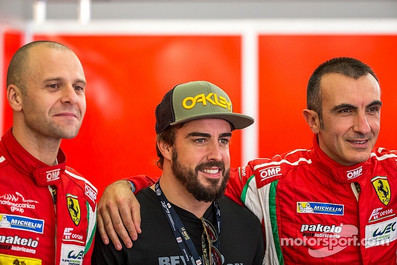 Alonso making the rounds around WEC paddock in Bahrain