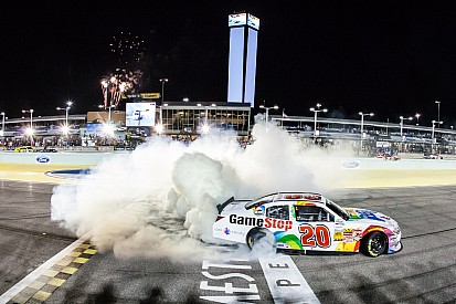 Kenseth edges Busch and Larson for Nationwide victory