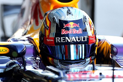 Sainz drops 'junior' for F1 debut