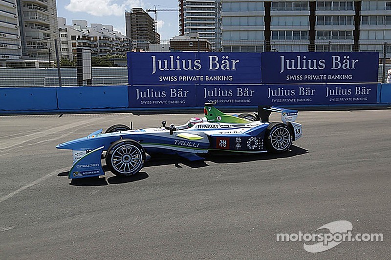 Michela Cerruti fights for the top-10 in Uruguay Formula E round