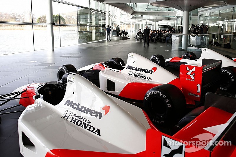 Mercedes, McLaren to change colours in 2015 - report
