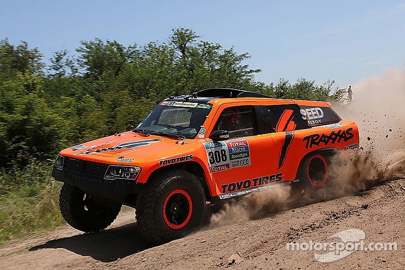 Robby Gordon's quest to win Dakar hits a roadblock