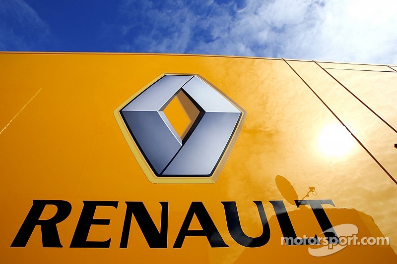 Renault hits back at new super licence system