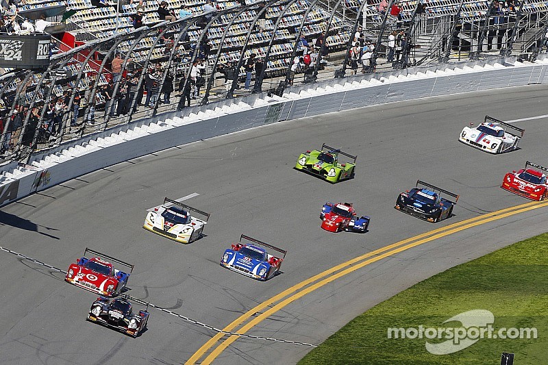 Start: #60 Michael Shank Racing with Curb/Agajanian Ligier JS P2 Honda: John Pew, Oswaldo Negri, A.J. Allmendinger, Matt McMurry leads the field