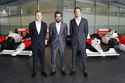 McLaren to test 2015 car with black livery - report