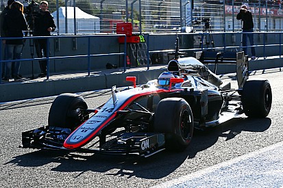 Alonso makes slow start to life with McLaren-Honda