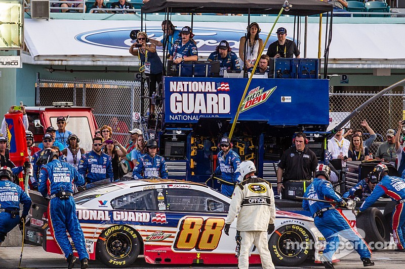 Hendrick Motorsports names No. 88 pit crew for Dale Jr.