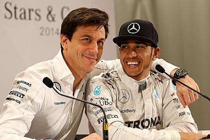 Wolff wants new Hamilton deal before Melbourne