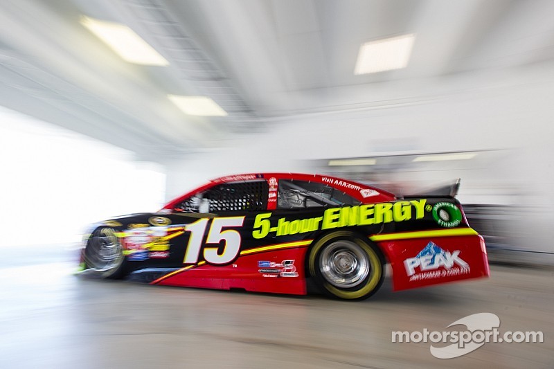 Clint Bowyer promises to take more risks to win races