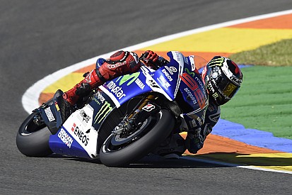 Los pilotos esperan un mejor clima en el último día de pruebas en Valencia