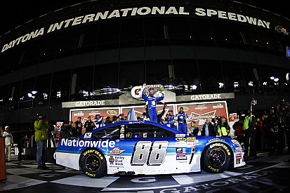 Earnhardt Jr. wins first Duel ahead of Jeff Gordon