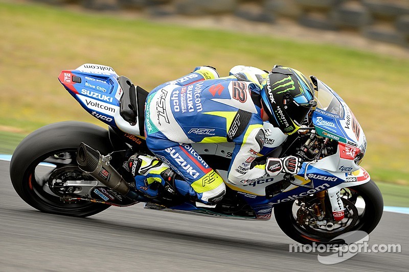 Lowes clings to top spot on Day 1 in Phillip Island