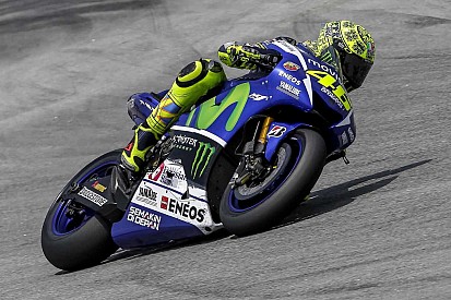 Rossi usa nueva caja de cambios y brilla en Sepang