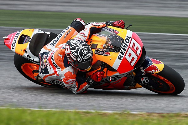 Márquez no pierde el tiempo y es líder en Sepang