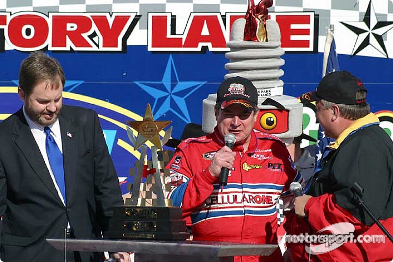 Joe Nemechek reemplaza a Ragan en Atlanta