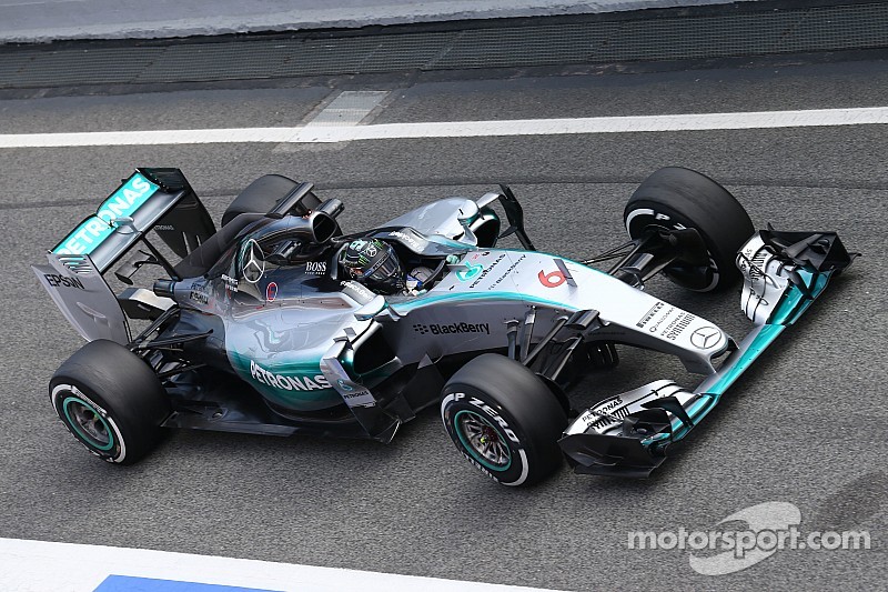Nico Rosberg manda en el segundo día en Barcelona