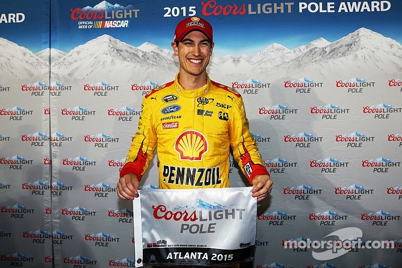 Joey Logano gana su primera pole en Atlanta