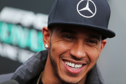 Lewis Hamilton satisfecho con Mercedes