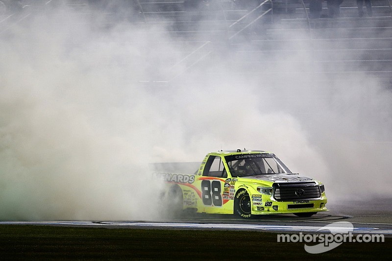 Crafton dominates Truck race at Atlanta