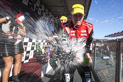 V8 Supercars roar into 2015