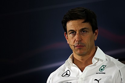 Wolff dice que el tanque de tiburones en la Fórmula Uno está vivo