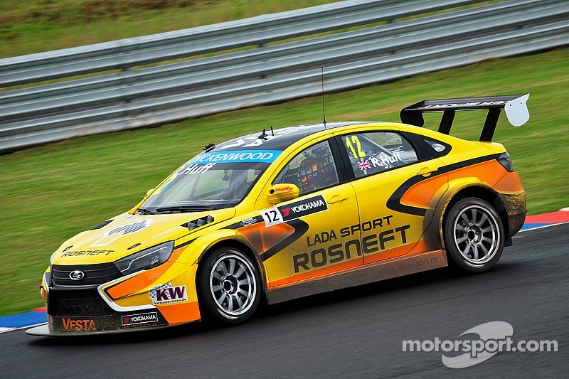 Lada consigue una pole position en el debut del Vesta